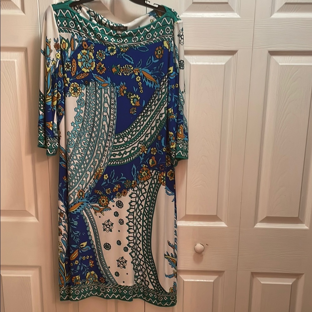 Floral Blue and Green Dress roz& Ali lenght 40 pit to pit 19 sleeve 18